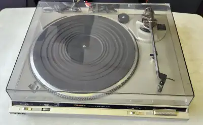 TECHNICS SL-BD2 SEMI AUTOMATIC BELT DRIVE TURNTABLE, View more