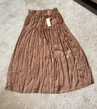 New Skirt, View more