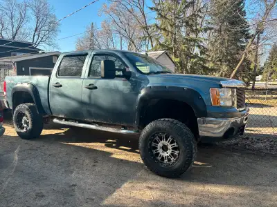 Selling my 2009 GMC Sierra 1500 4.8L 4x4 runs and drives very good has rust needs rockers and cab co...
