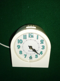Electric Westclox Alarm Clock Model 22470 (1998)