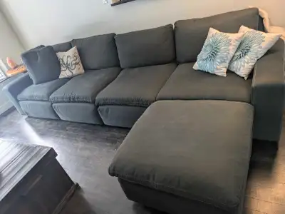 Modular pieces X4 plus huge foot rest that can act like chais lounger 4 pieces can be put in a squar...