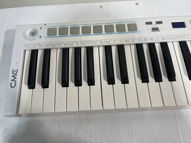 CME U-Key Controller in Pianos & Keyboards in City of Montréal - Image 9