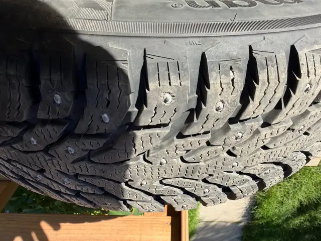 Pneus d’hiver (4) cloutés 225/65R17 Nokian Nordman North 9 in Tires & Rims in Laval / North Shore - Image 4