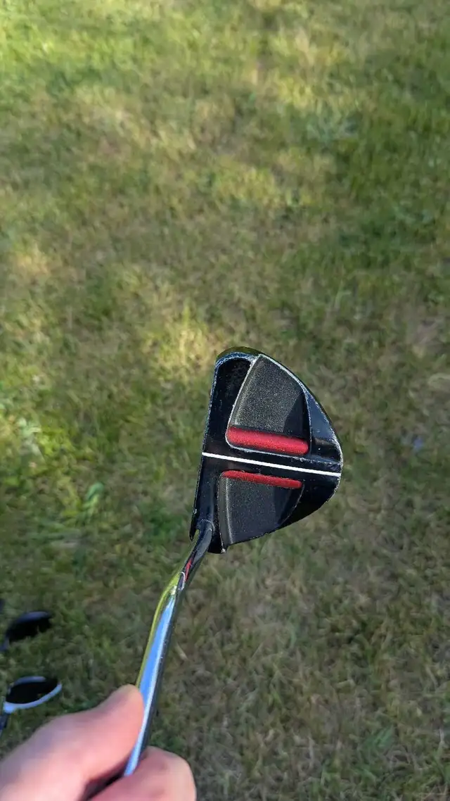 Titleist Sunday Bag with TaylorMade Clubs in Golf in Barrie - Image 6