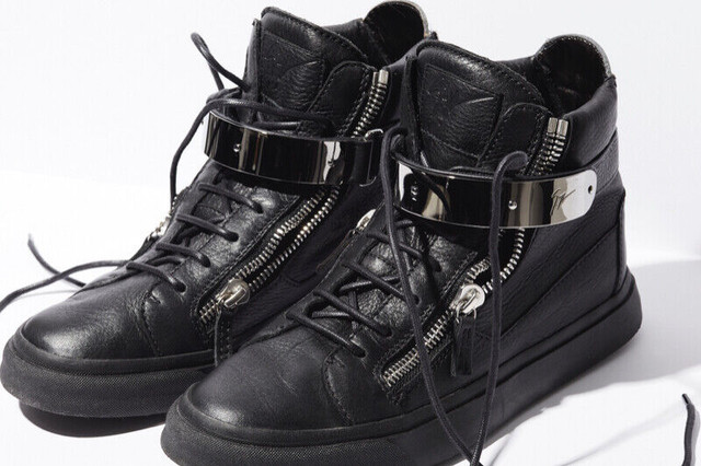 GIUSEPPE ZANOTTI high top silver buckles *LIKE NEW* dans Chaussures pour hommes  à Ville de Toronto