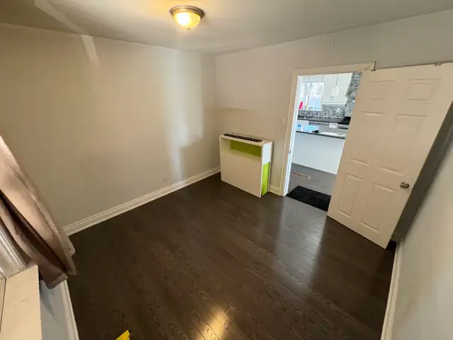 Unfurnished Private Room – Upstairs Unit in Room Rentals & Roommates in City of Toronto - Image 6