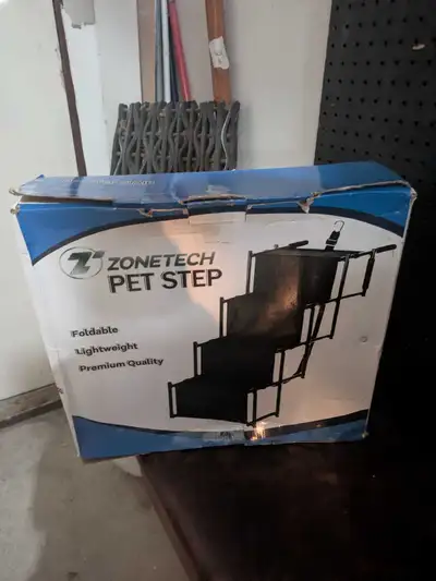 This is a ZoneTech Pet Step, designed to help your furry friends reach higher places with ease! This...