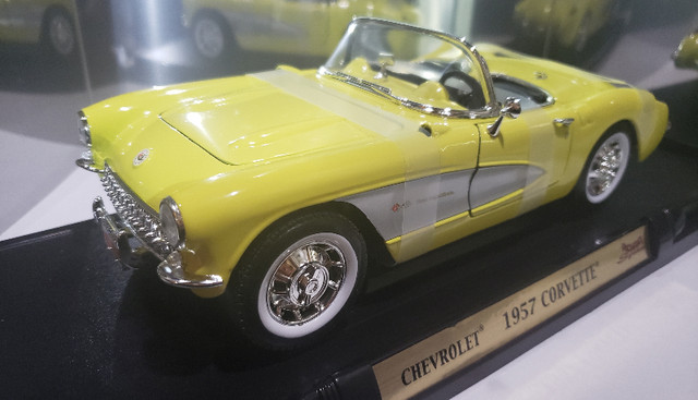 Yatming  Chevy Corvette Convertible 1957, 1:18, Yellow Die cast in Toys & Games in Sarnia