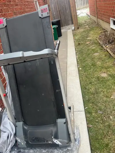 Selling a FitnessClub treadmill that's ready for a new home gym! This treadmill has been used and sh...