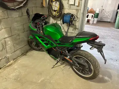 Motorcycle storage, clean safe garage. $125 per month. Storage pour moto propre et sécuritaire. $125...