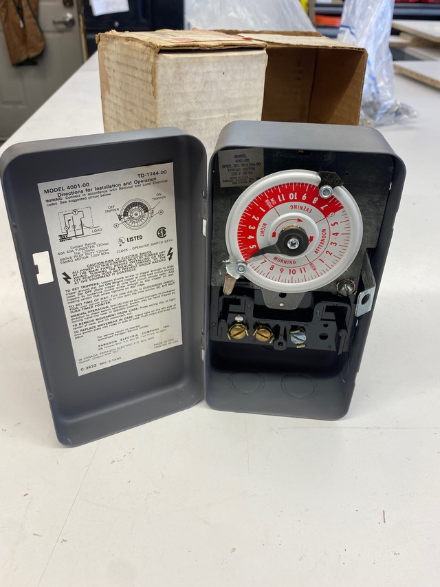Paragon 4001-00 24 hr Time Switch in Electrical in Calgary