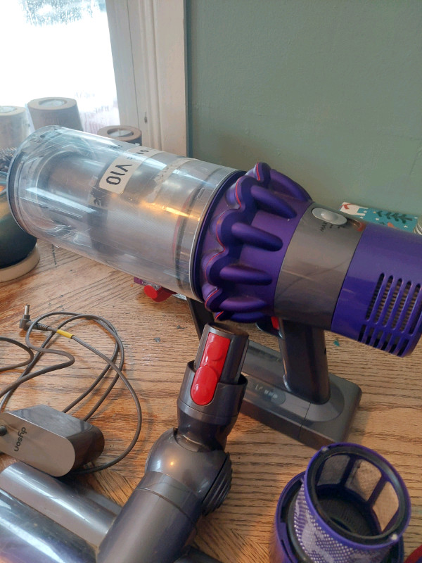 dyson cyclone v10 animal in Vacuums in Renfrew - Image 2