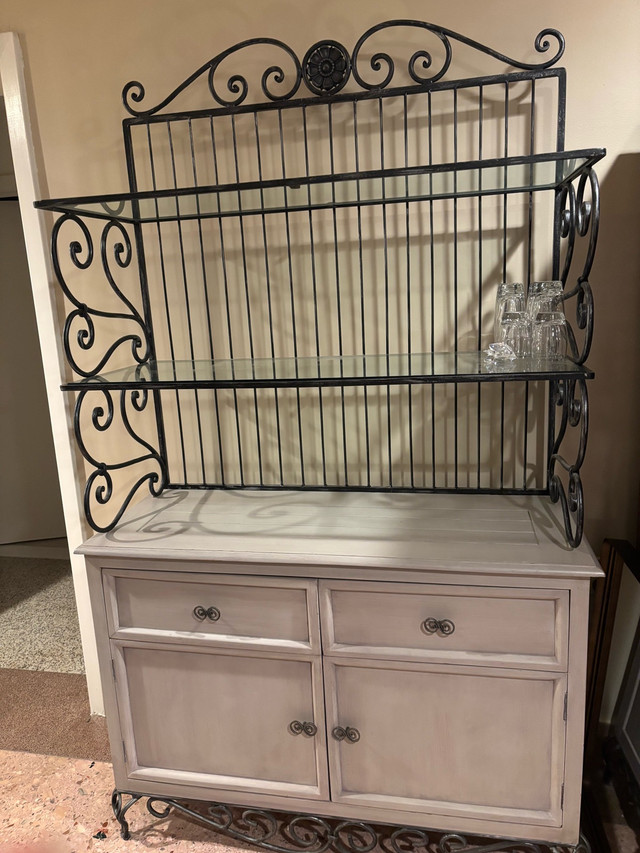 Black Wrought Iron Bakers Rack in Hutches & Display Cabinets in City of Toronto - Image 3