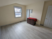 $625 Room in top-floor suite close to amenities and LRT!