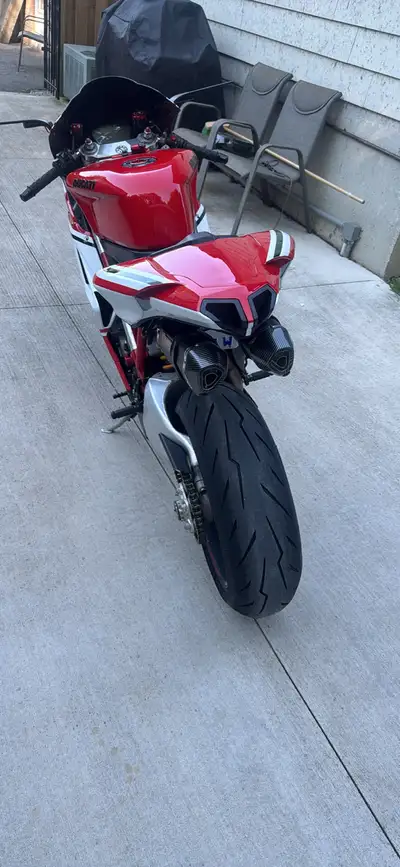 2008 Ducati 1098 , with 40000km the decimal service was done . The bike looks good and run great , I...