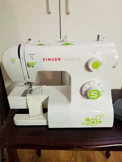 Machine à coudre Singer / Esteem 2273 Entièrement automatique &, View more