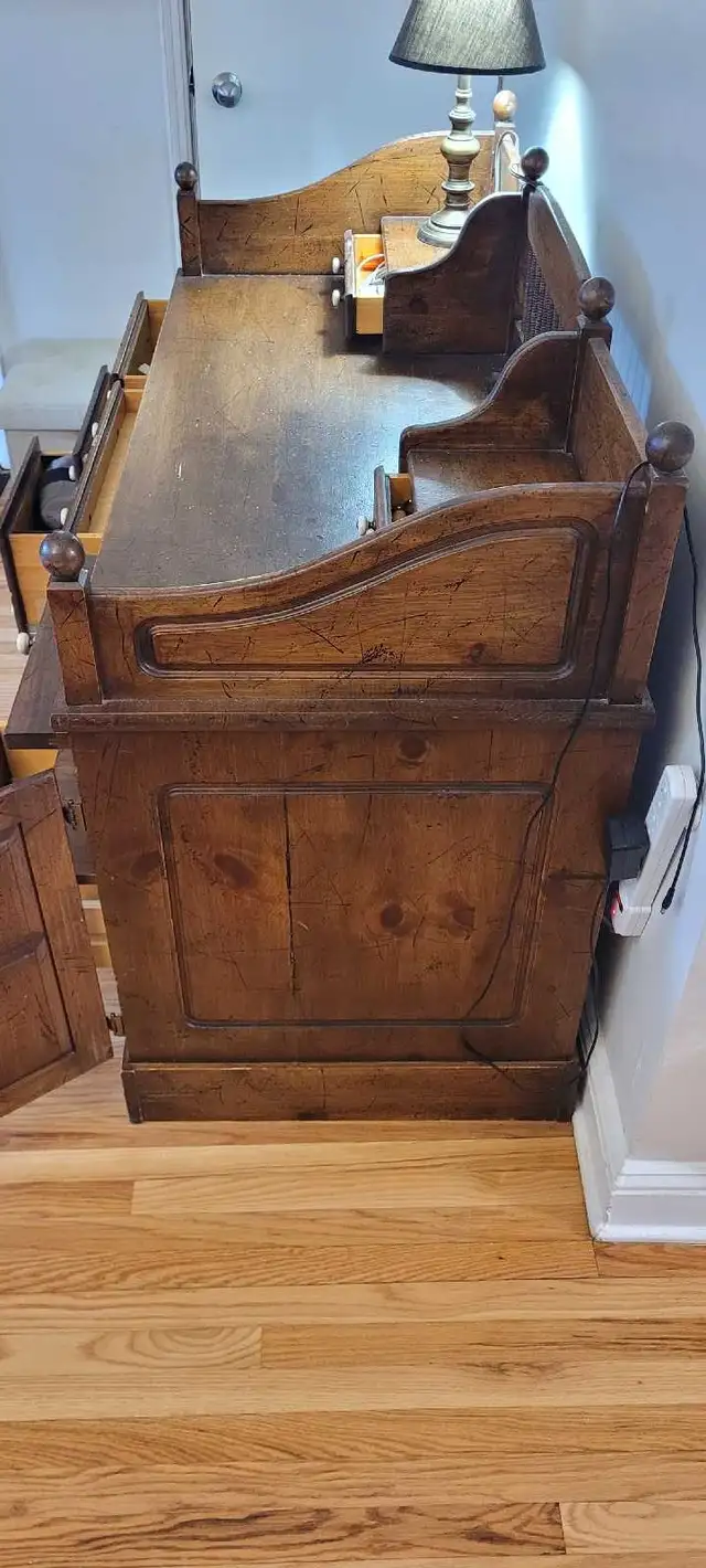 Last chance now $100 Secretary desk in Desks in Ottawa - Image 3