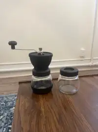 Manual ceramic burr Coffee grinder 