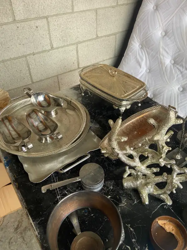Assorted silver plated dinnerware in Kitchen & Dining Wares in Cowichan Valley / Duncan - Image 8
