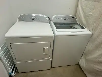 Ensemble laveuse-sécheuse Whirlpool Cabrio en excellent état. Laveuse à chargement vertical sans agi...