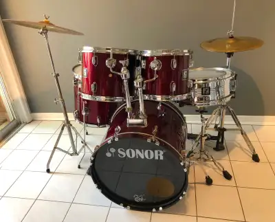 Sonor 5-piece drum kit - deep red, View more
