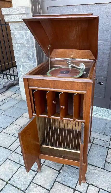Antique “Columbia” Grafonola (c. 1910;  OAK Casing; Works!) in Other in Mississauga / Peel Region - Image 4
