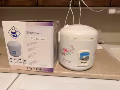 PANDA Electronics 10 Cup Rice Cooker. Very Good Condition. Only used 2-3 time for too big.