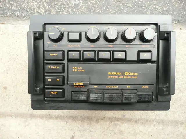 Moto Suzuki Cavalcade in Touring in Laval / North Shore - Image 10