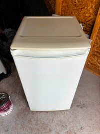 DANBY DCR34W white mini fridge