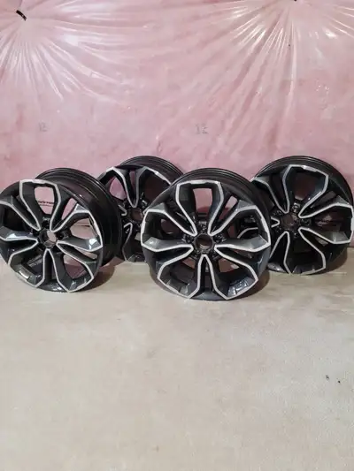 4 brand new aluminum rims for Honda crv for sale, it comes with center caps, can be pick up from sca...