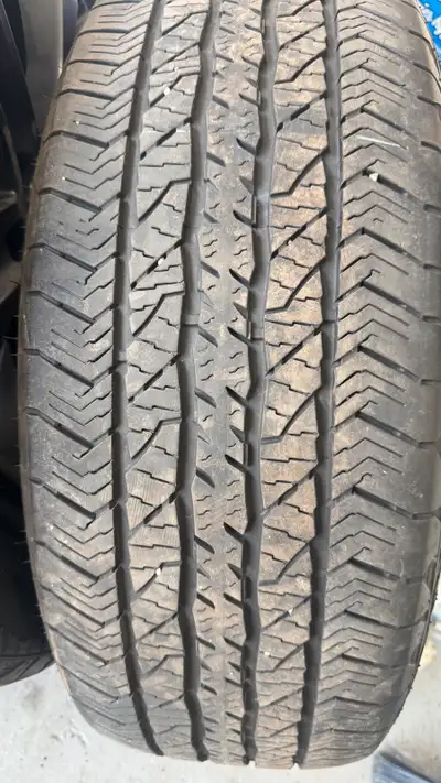 Like new. No scratches or damage. Less then 6000km Of a 2023 f150 lariat