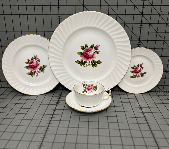 Vintage 1960s Northumbria CARLETON Rose Dinner place setting- Bo in Kitchen & Dining Wares in Mississauga / Peel Region - Image 2