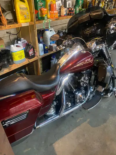 Lots of extras. Garage queen (ride only once or twice a year lately) so it’s time to go. Priced to s...