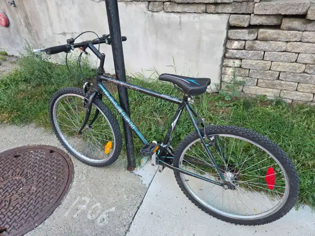  26" Raleigh Ambush Mountain / Commuter Bike  in Mountain in City of Montréal - Image 3