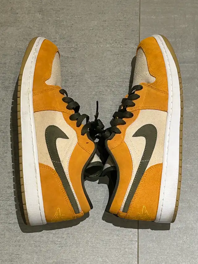 Nike Air Jordan 1 Low SE in Men's Shoes in Oakville / Halton Region - Image 3