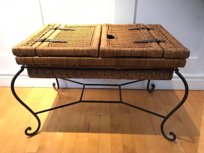 Table à café en fer et rotin Wrought iron table Tables basses
