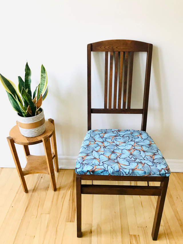 Belle chaise pliante stakmore en bois tissu neuf dans Chaises, Fauteuils inclinables  à Laval/Rive Nord