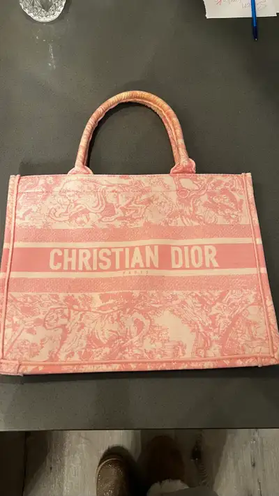 sac à main en toile rose  imprimée Dior , View more