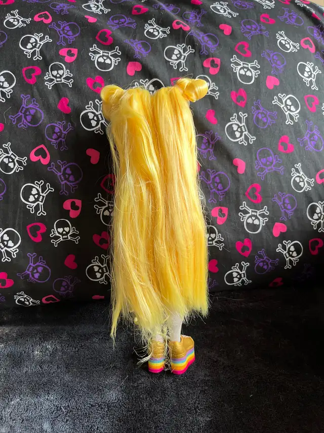 Rainbow, high doll ( Yellow) in Toys & Games in Oshawa / Durham Region - Image 3