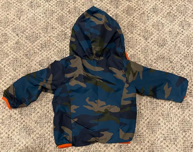 Gap Light Rain Jacket - 2T in Clothing - 2T in Kitchener / Waterloo - Image 3