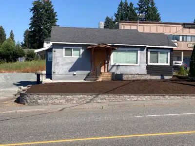 Available immediately. Newly renovated 3 bedroom, 3 full bath, house with in-suite laundry located i...