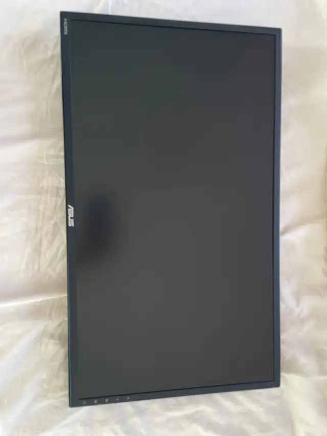 Asus Gaming Monitor VG245HY in Monitors in City of Toronto - Image 6