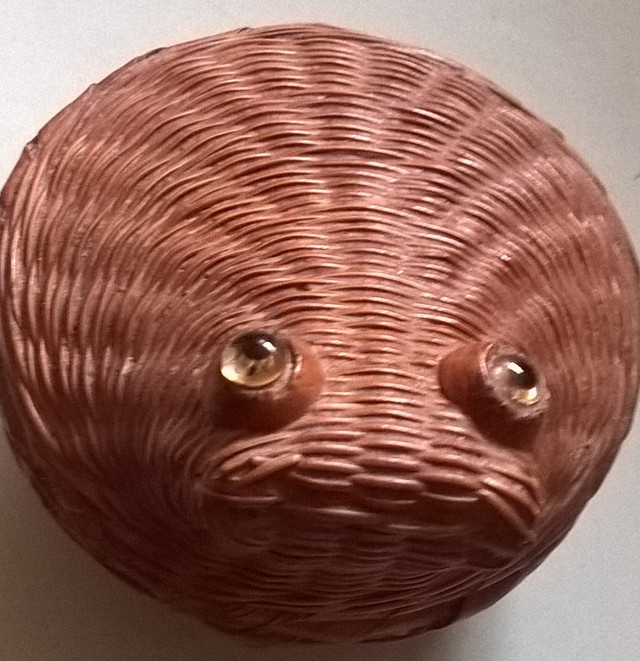 Vintage Small Handcrafted Woven Wicker Rattan Frog Trinket Box in Arts & Collectibles in Oshawa / Durham Region