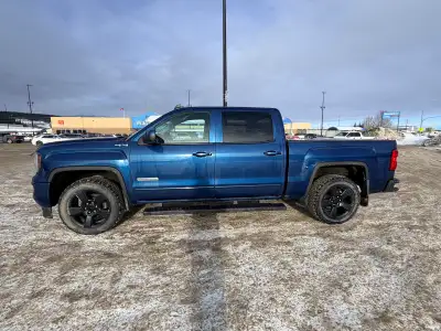 2017 5.3 litre V8 engine 180,xxx kms New battery Always maintained New windshield, however recieved...