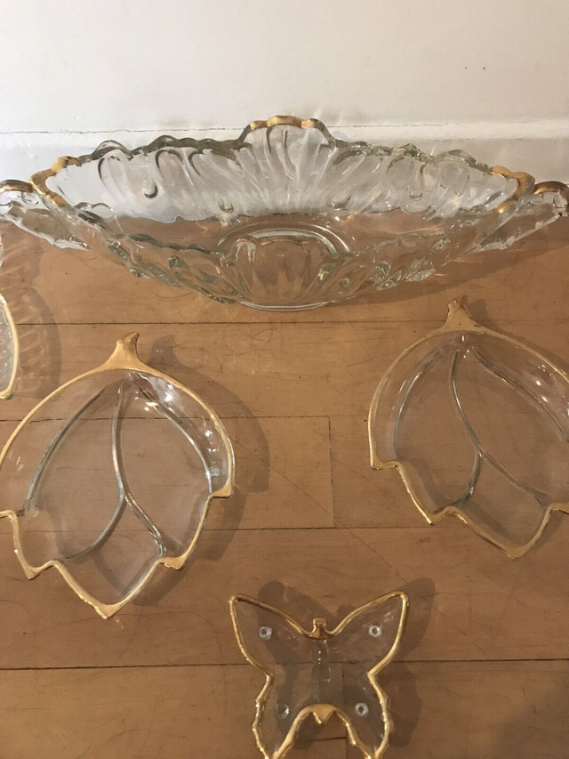 Vintage set of gold trim glass serving trays-Plateaux De Service dans Vaisselle et articles de cuisine  à Ville de Montréal - Image 2