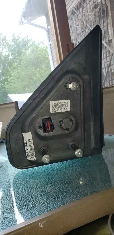 I'm selling a used Ford side mirror, perfect for replacements or repairs. It's in good working condi...