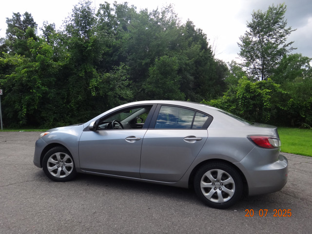 Mazda 3 Manual 2012 in Cars & Trucks in Ottawa - Image 3