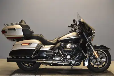 10/10 CONDITION BLACK/SILVER METALLIC LOCATED NEAR WARKWORTH NOT INTERESTED IN TRADES NEGOTIABLE WIT...