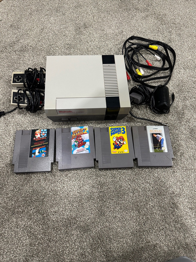 Nes with 2 controllers and 4 games  in Older Generation in London