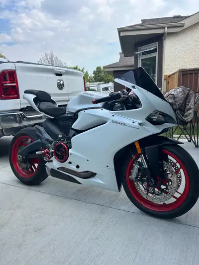 Selling my 2017 Ducati 959 14,225 km Tasteful aftermarket red acented parts like brake and clutch re...